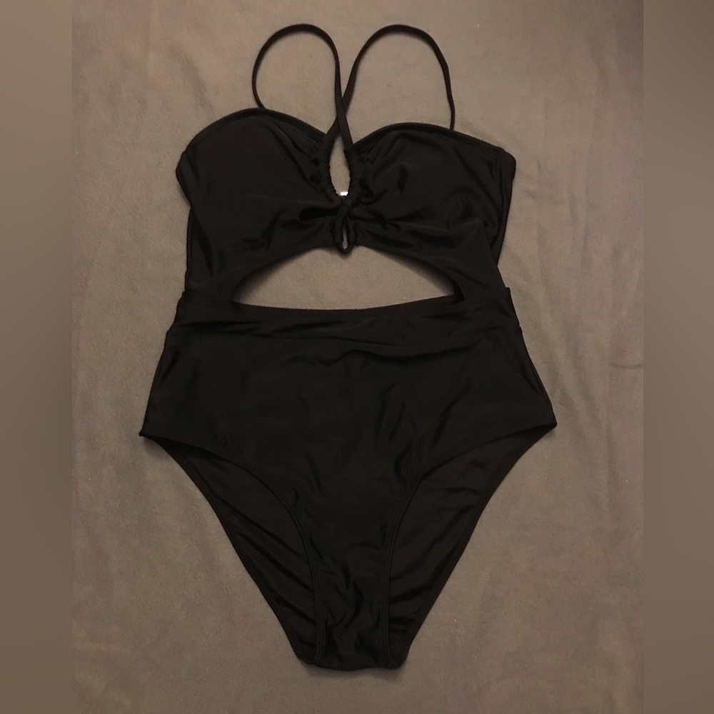 NWT Cupshe Lace Up Style Open Middle Swimsuit
